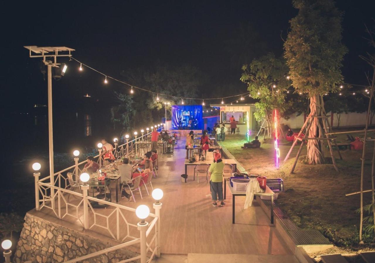 Golden Dragon Kanchanaburi Exterior photo